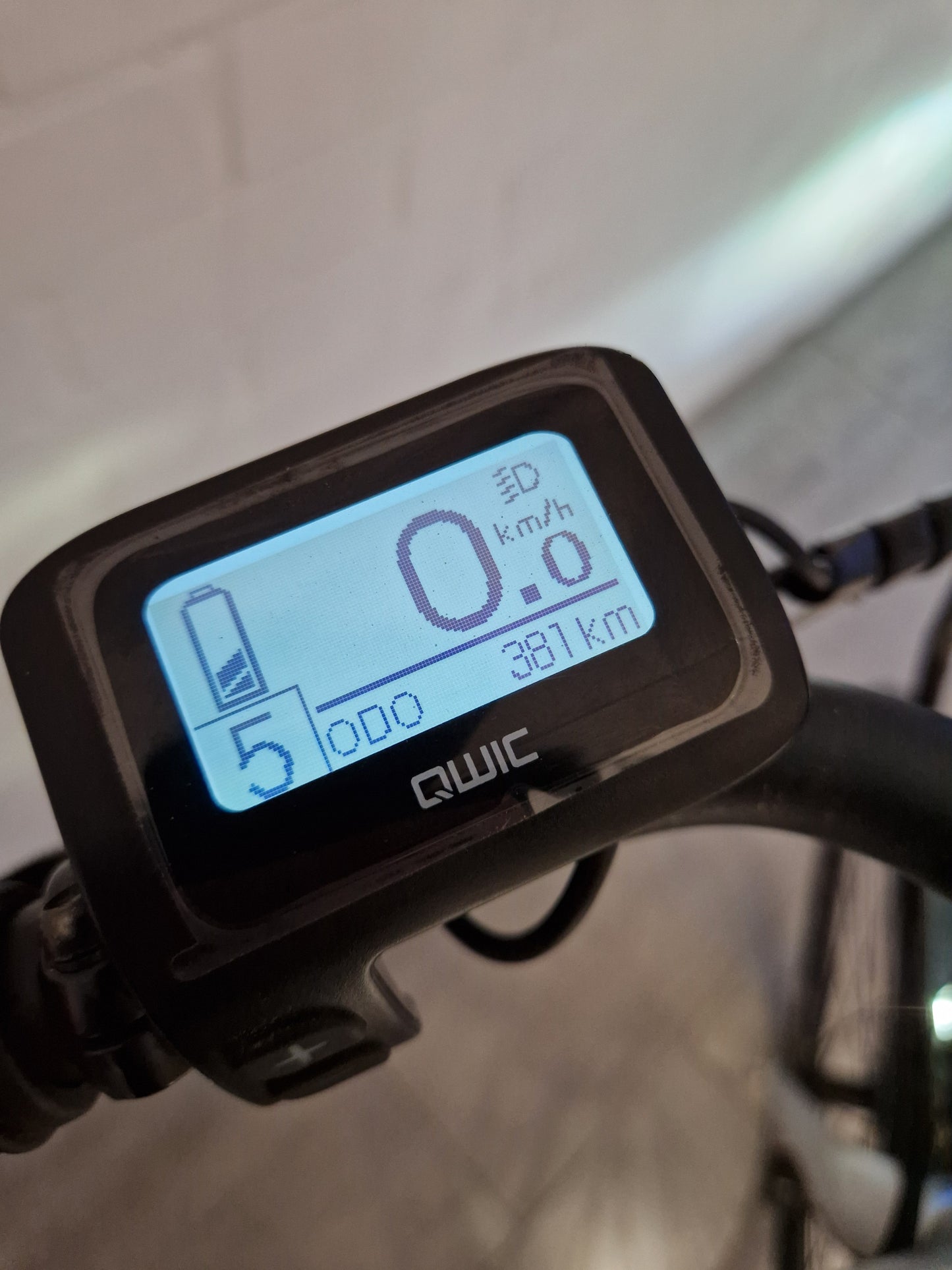 Qwic INTER Essential D50 | Slechts 381KM gereden!