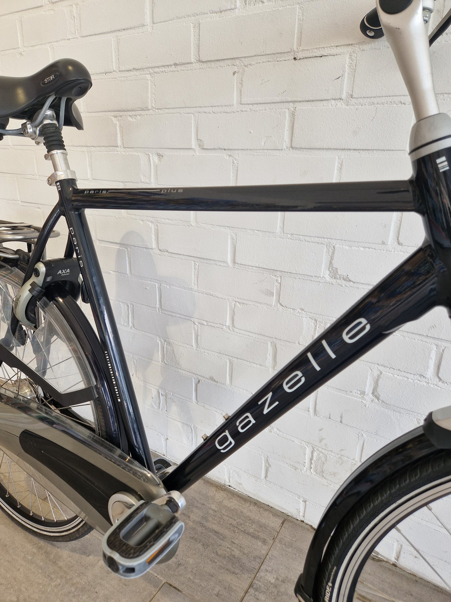 Gazelle Paris Plus H61