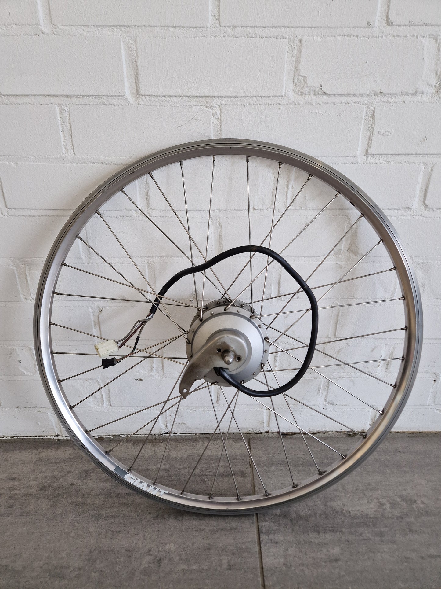 Voorwiel 28 inch Giant Twist Sanyo 26Volt
